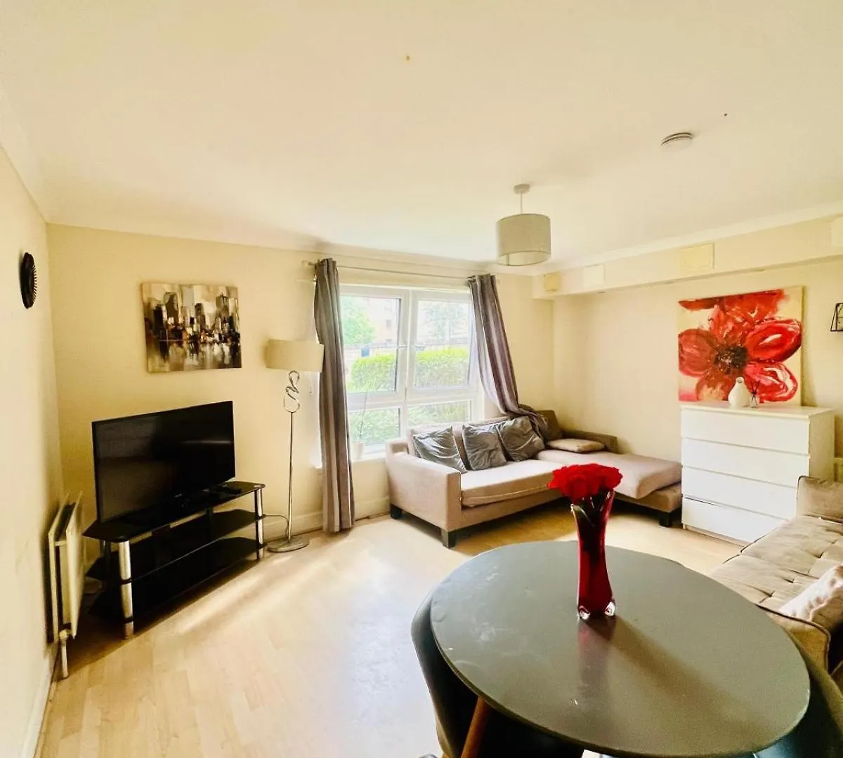 Metrolets Valley Daire Edinburgh 0*,