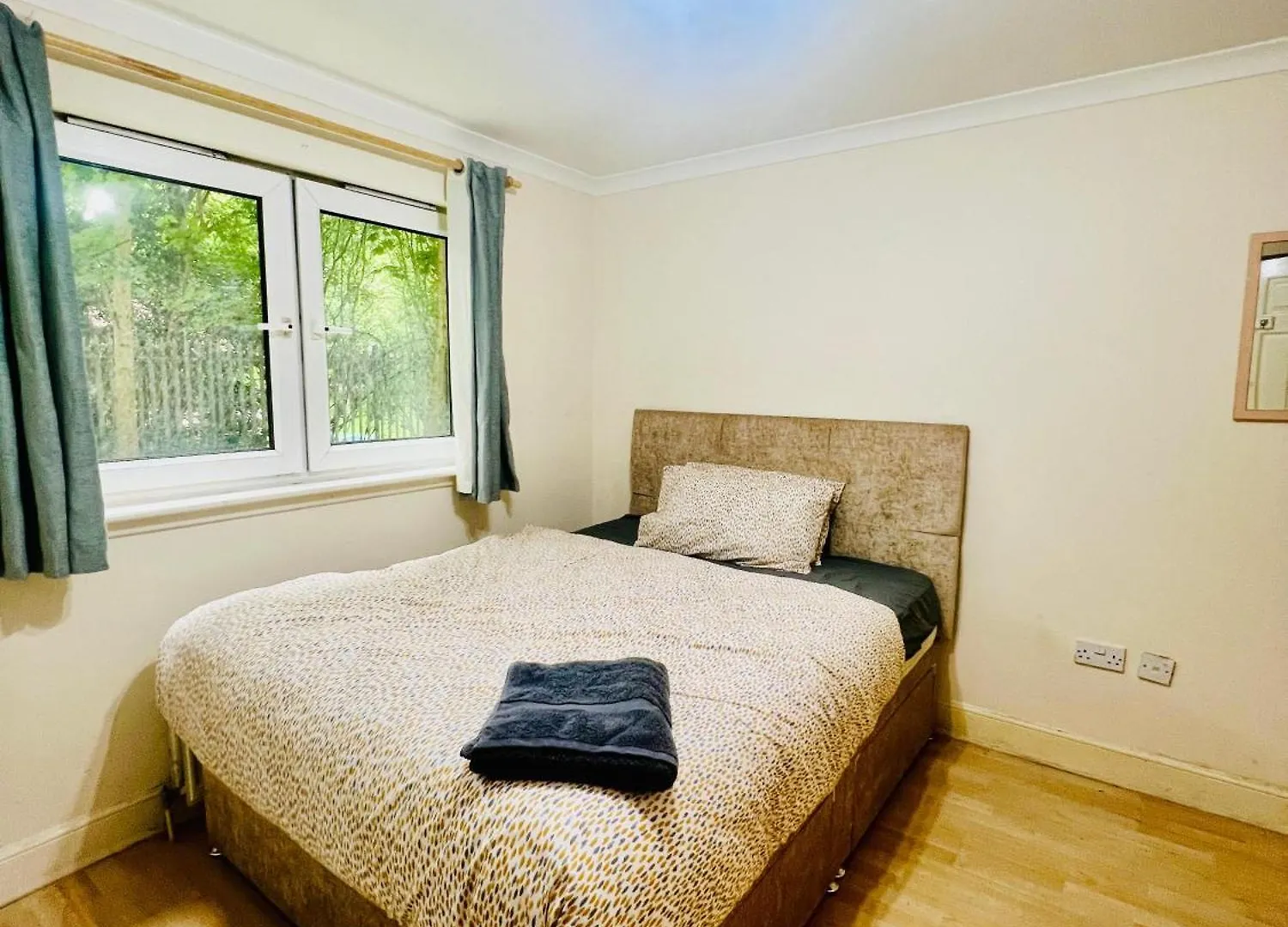 Metrolets Valley Daire Edinburgh