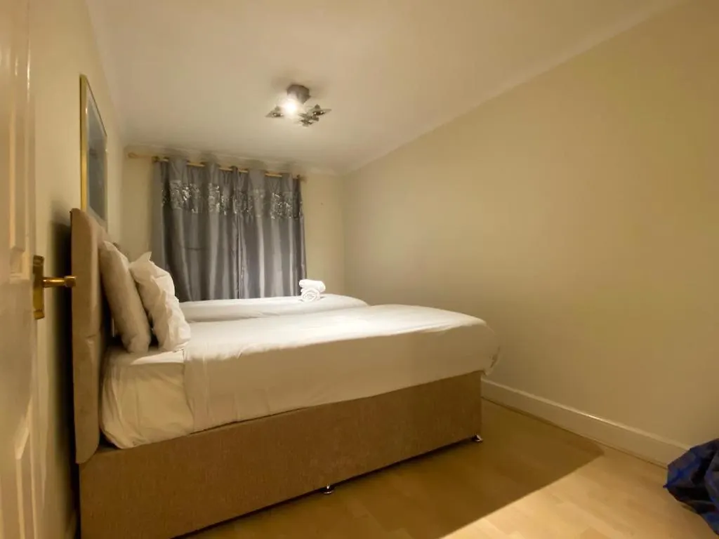 Metrolets Valley Daire Edinburgh
