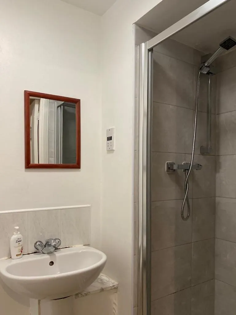 Metrolets Valley Daire Edinburgh
