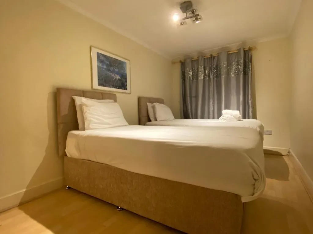 Metrolets Valley Daire Edinburgh