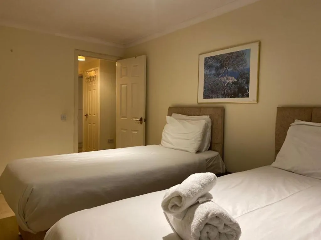 Metrolets Valley Daire Edinburgh